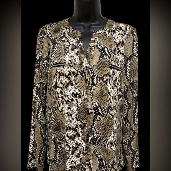 Classy Snakeskin Print Women's Top⭐️NWT⭐️ - Picture 1 of 5